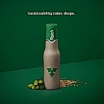 Carlsberg Group представила дизайн новой биоразлагаемой бутылки из древесного волокна.