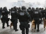 Вильнюсских полицейских задержали за распитие пива на остановке